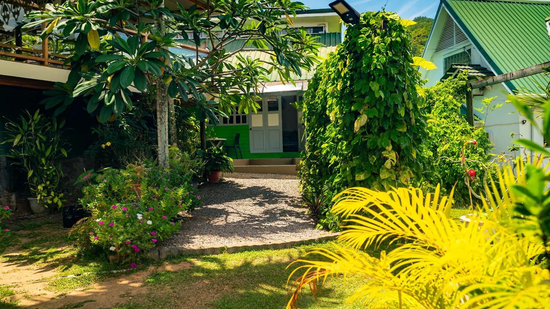 Lemongrass Lodge Beau Vallon   Beau Vallon (Mahe)