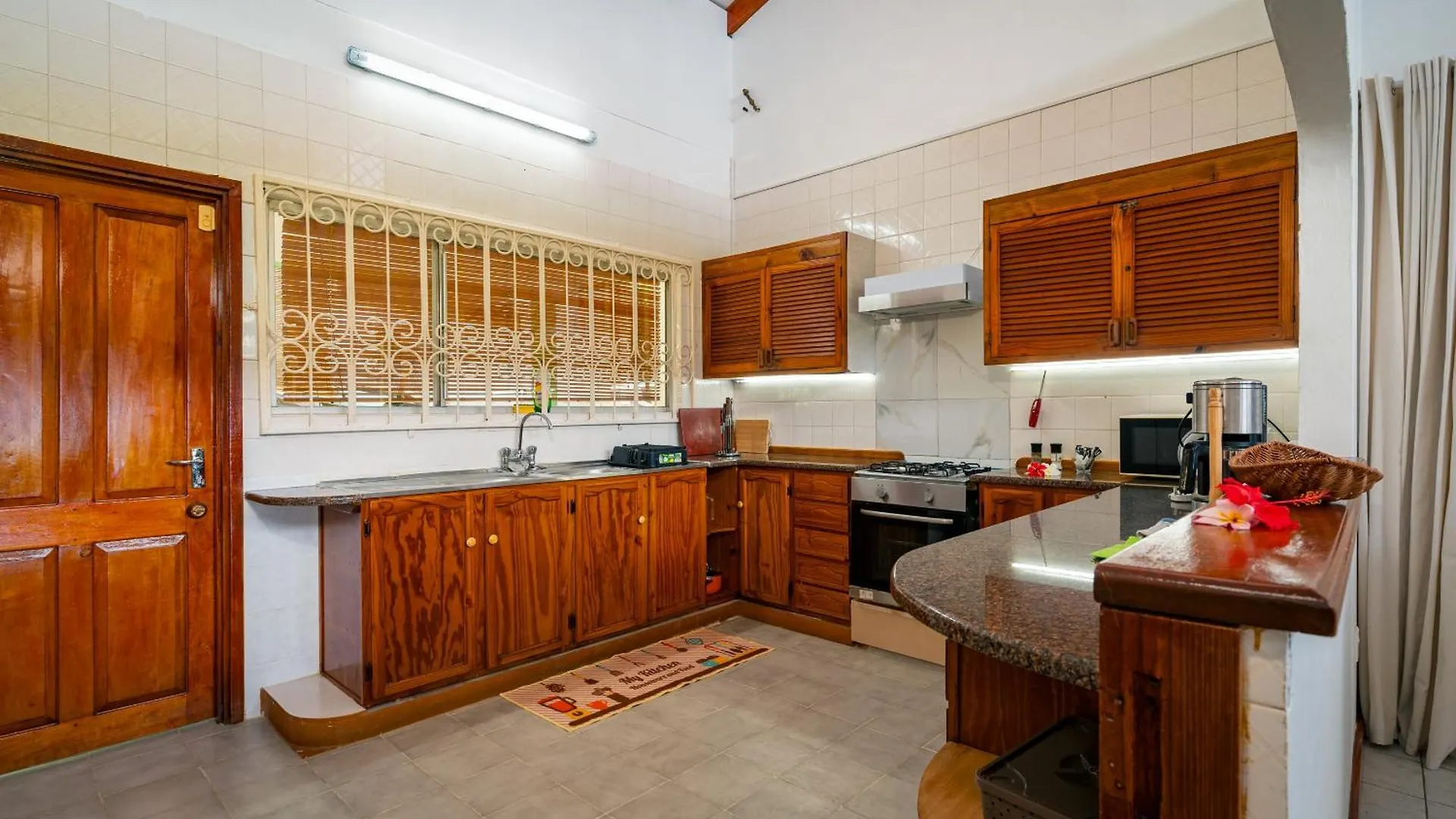 Lemongrass Lodge Beau Vallon   Beau Vallon (Mahe)
