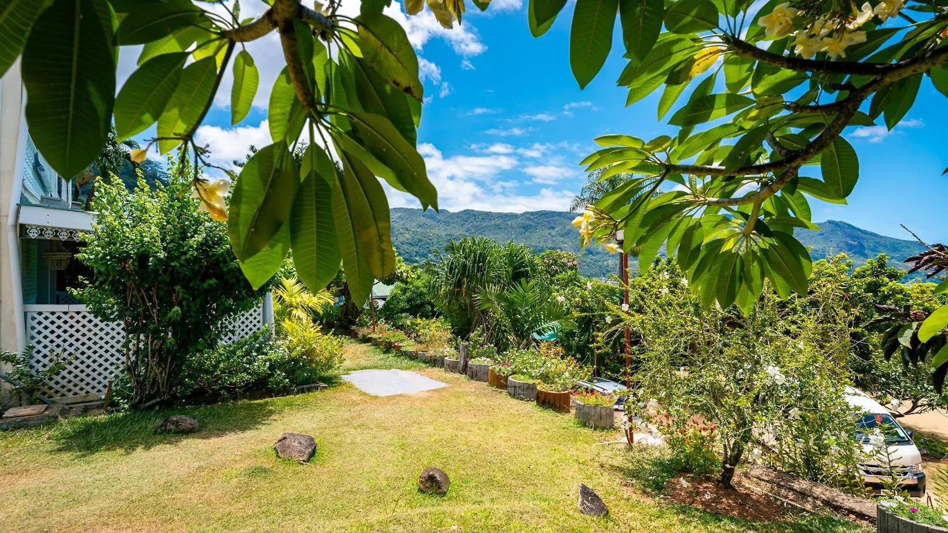 Lemongrass Lodge Beau Vallon   Beau Vallon (Mahe)