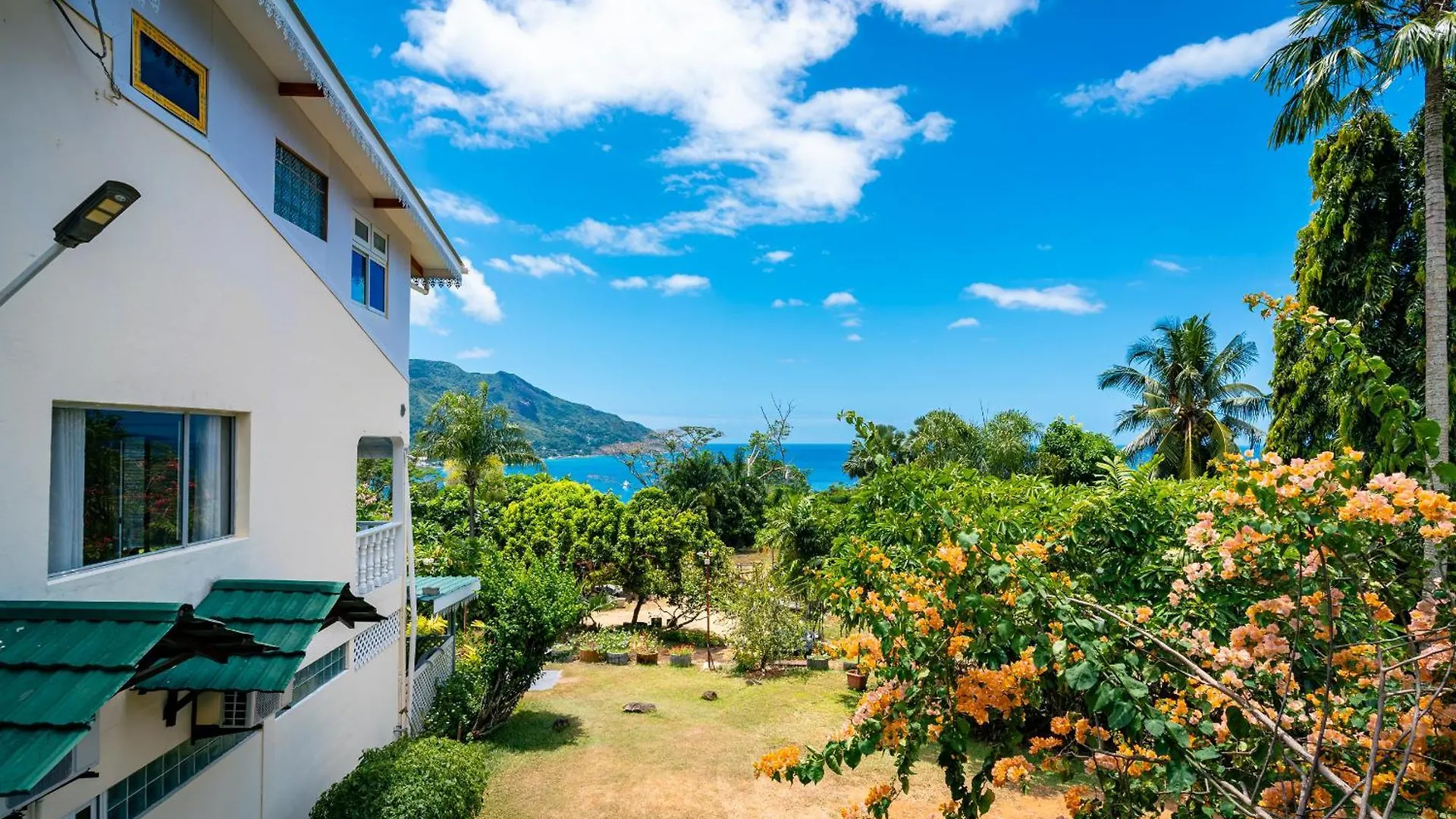 Lemongrass Lodge Beau Vallon   Beau Vallon (Mahe)